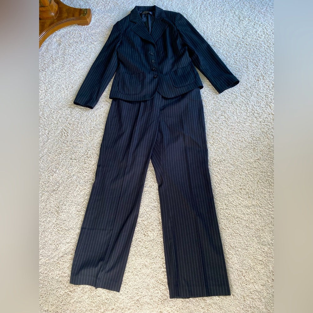 Black and grey pinstriped business suit set, size 14